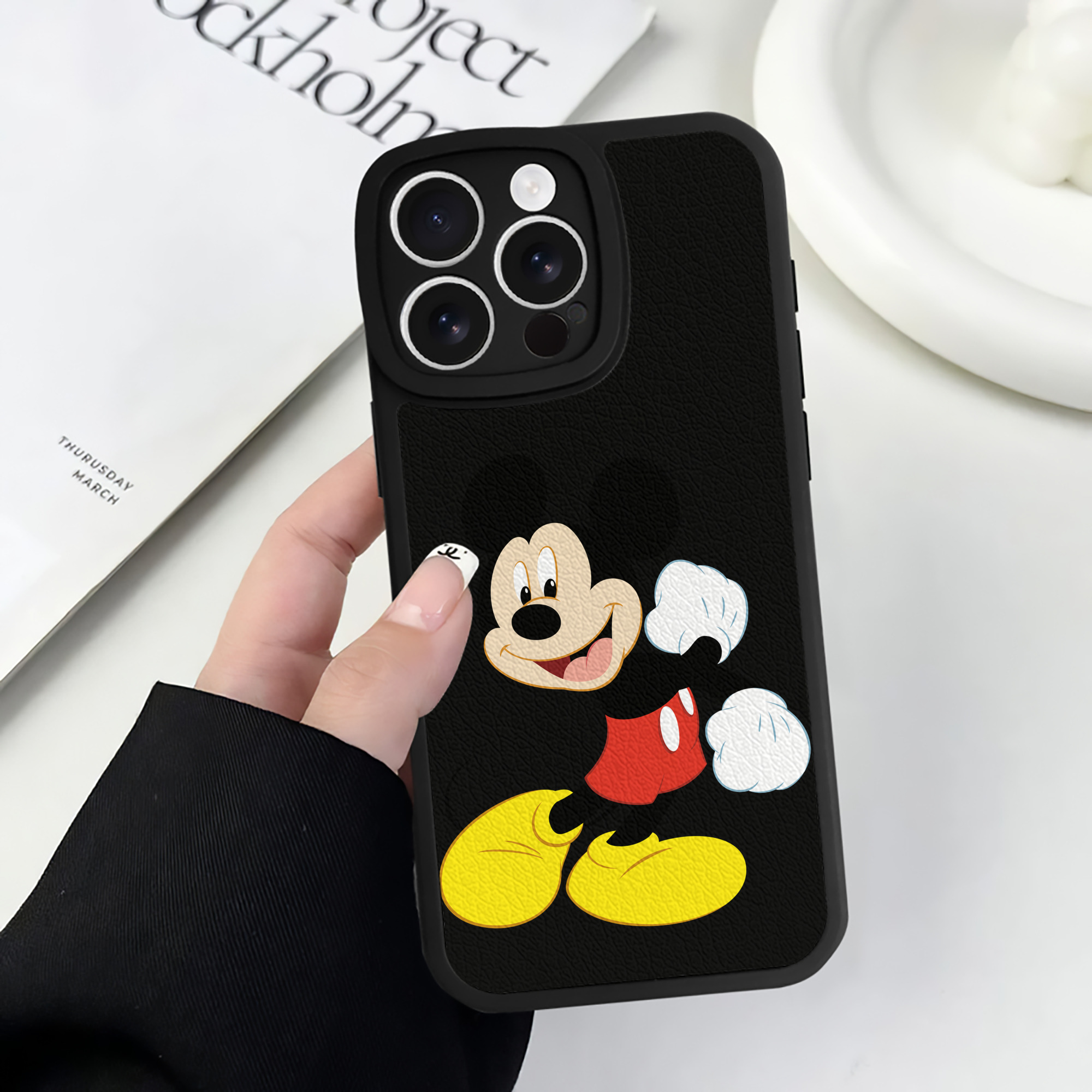 （画像用） ミッキーマウス Mickey Mouse 【iPhone 16シリーズ対応】シリコンスマホケース（レザー調） 材質：シリコン